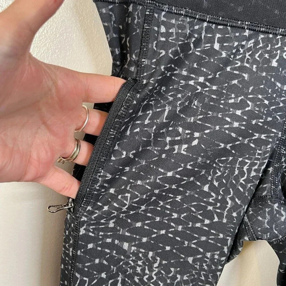 Lululemon Inspire Tight II Size 6 Samba Snake Battleship Black Athletic Active - Picture 5 of 10